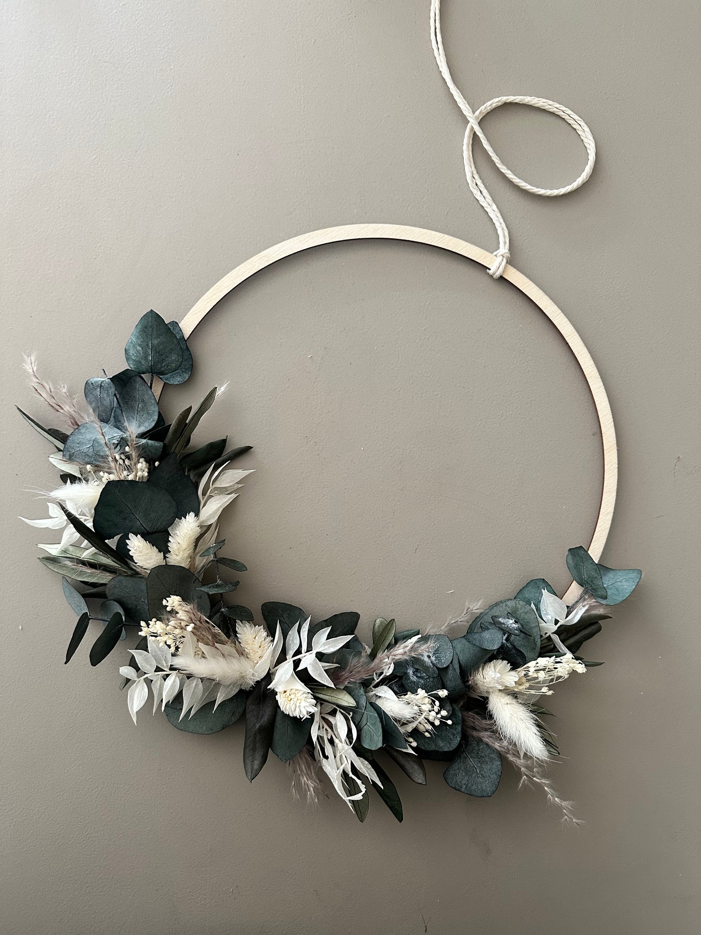 Wreath of dried flowers white, beige and natural