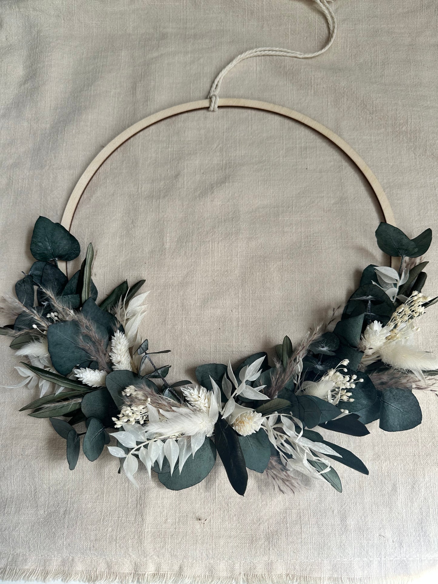 Wreath of dried flowers white, beige and natural