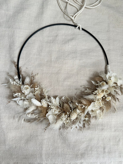 Wreath of dried flowers white, beige and natural